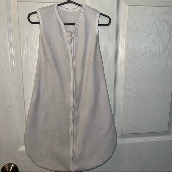Source Unknown Other - White Sleeveless Baby Sleep Sack